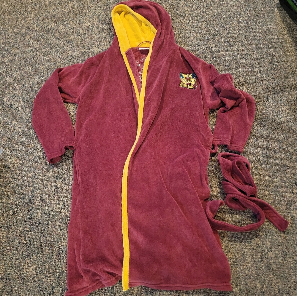 Men's Harry Potter Hogwarts Hooded Bathrobe in Burgundy with Yellow Trim
